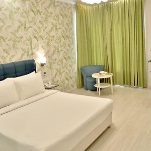 Deluxe Room King Size Bed